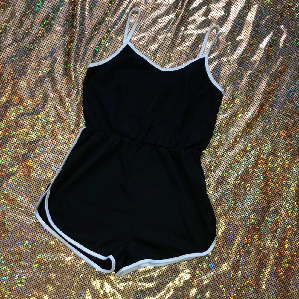 -Boutique- Shorts Romper - Picture 5 of 17
